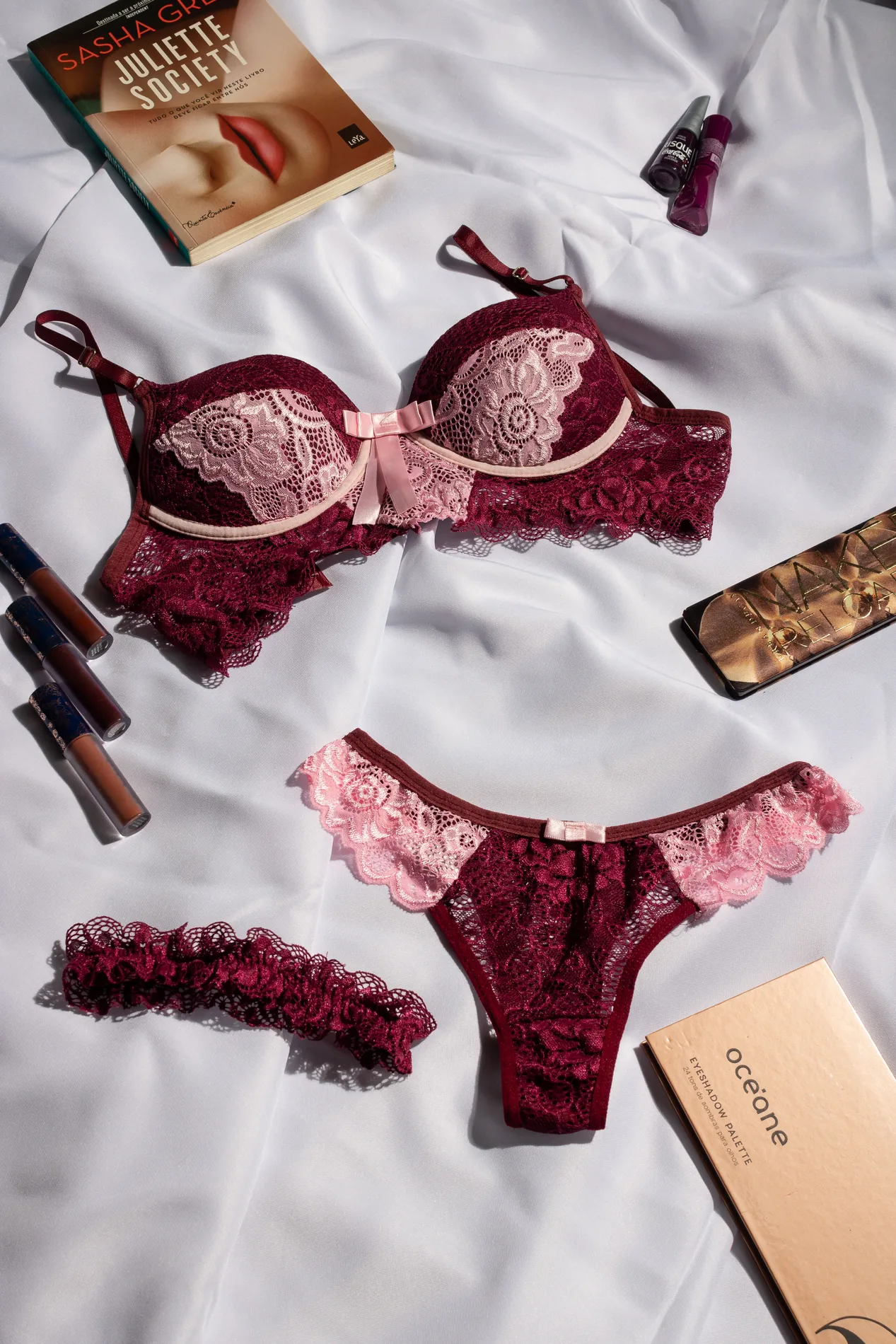 Conjunto de lencería vinotinto